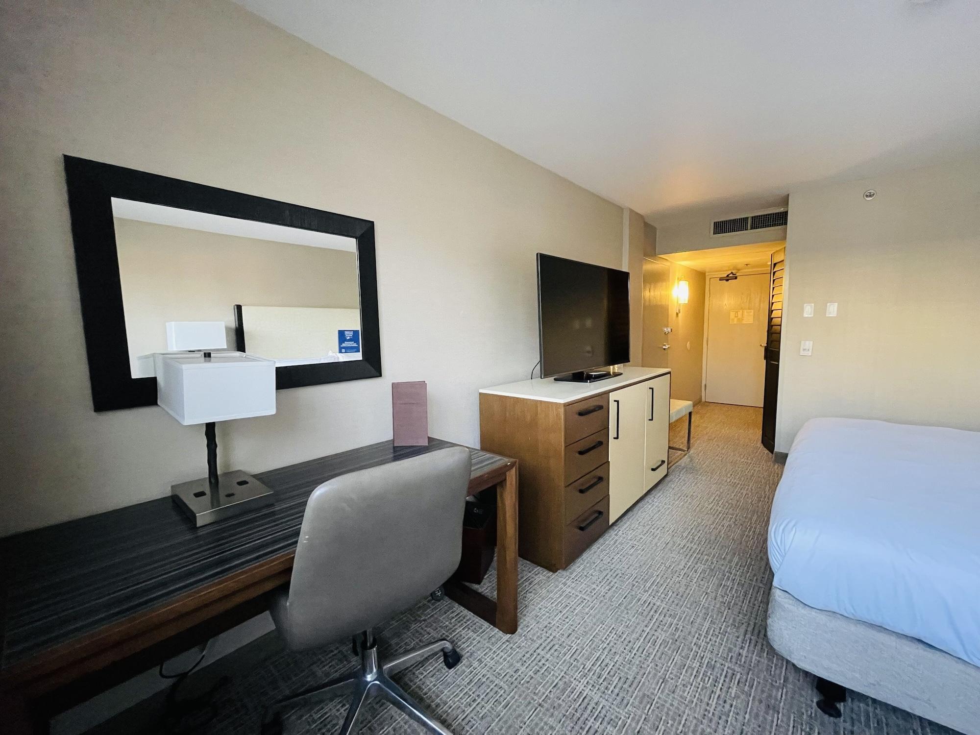 Doubletree By Hilton Fresno Convention Center Hotel Exterior photo