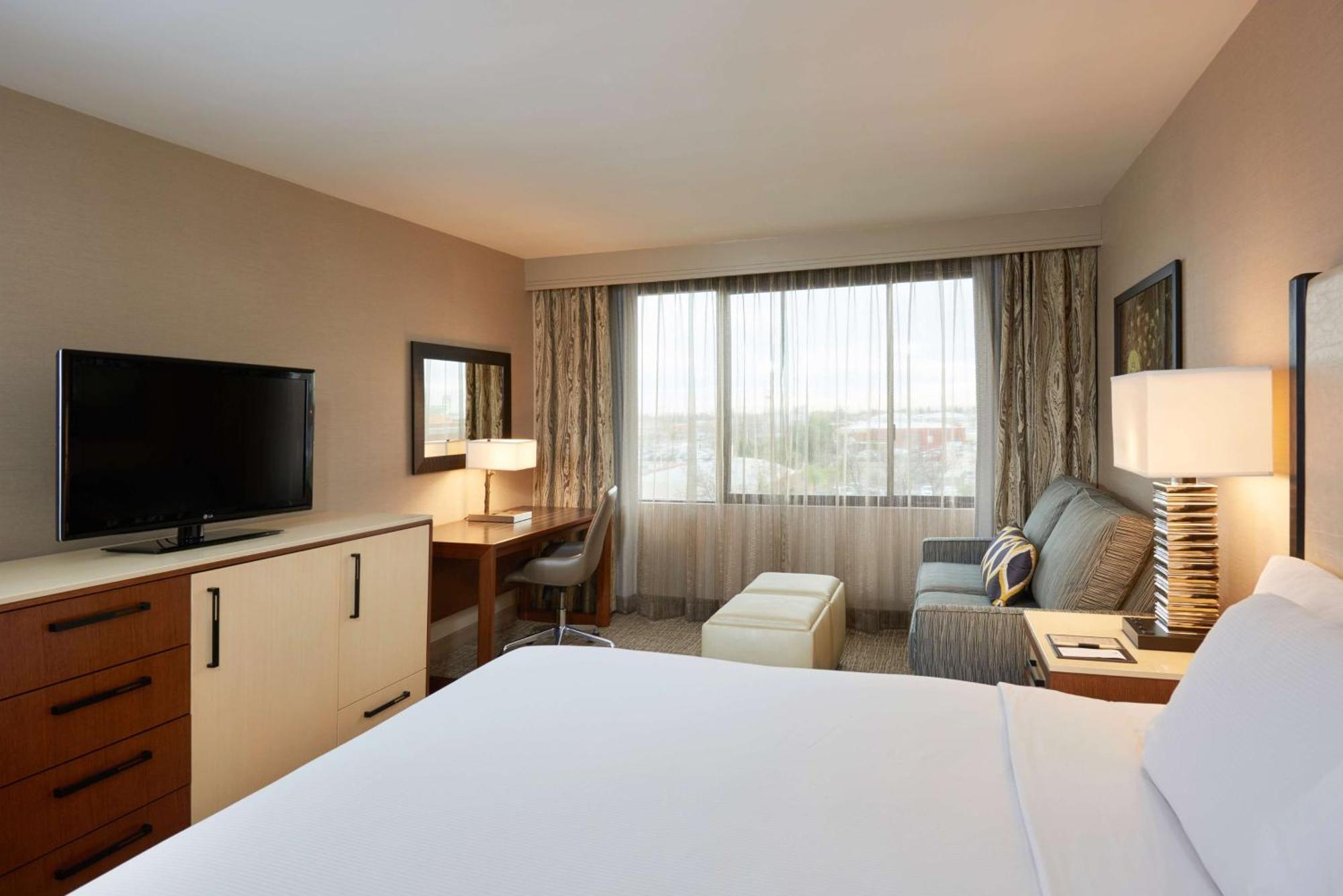 Doubletree By Hilton Fresno Convention Center Hotel Exterior photo