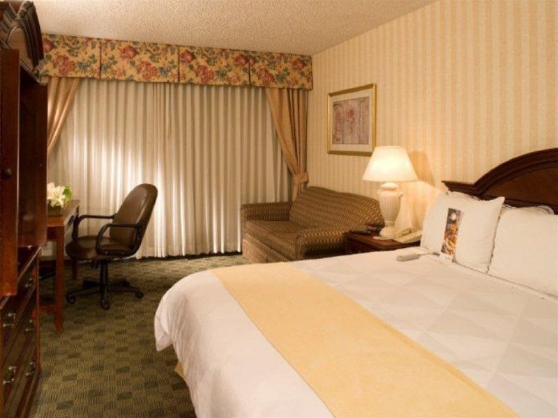 Doubletree By Hilton Fresno Convention Center Hotel Room photo